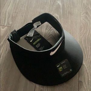 NWT NIKE Aerobill Golf Visor